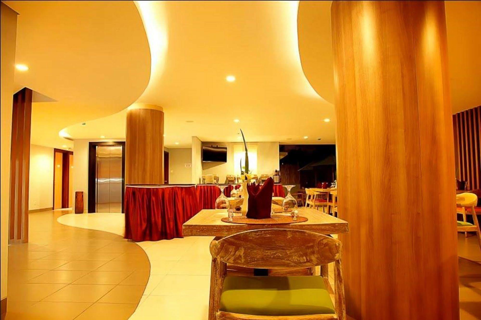 Santosa City Hotel Denpasar Eksteriør bilde
